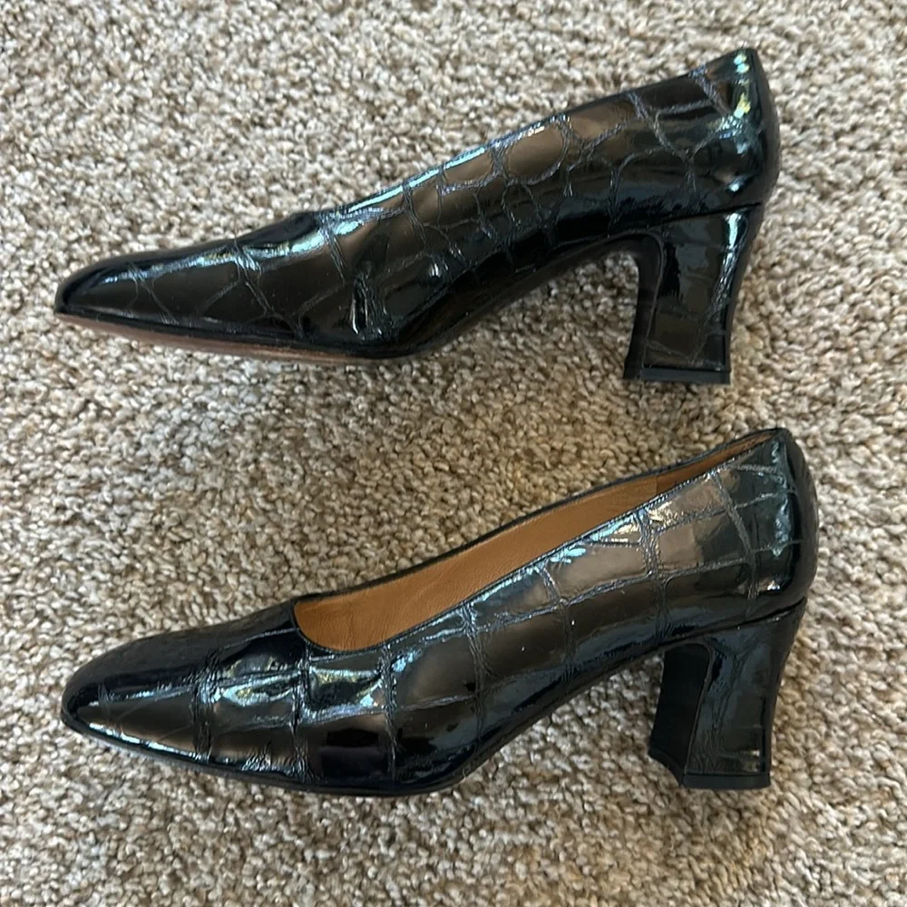 Stuart Weitzman Black Patent Croc Embossed Leather Pumps EU 39 US 8.5 Designer